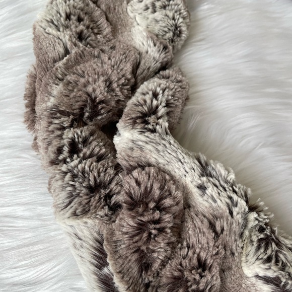 LOFT Faux Fur Infinity Scarf - Picture 5 of 17